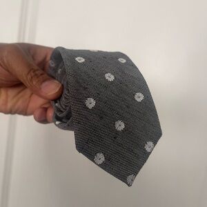 Nordstrom Gray Tie with flowerlike design Sz OS